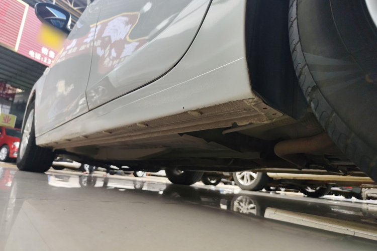 雪佛兰 科沃兹 2019款 320 自动欣悦版机舱底盘30