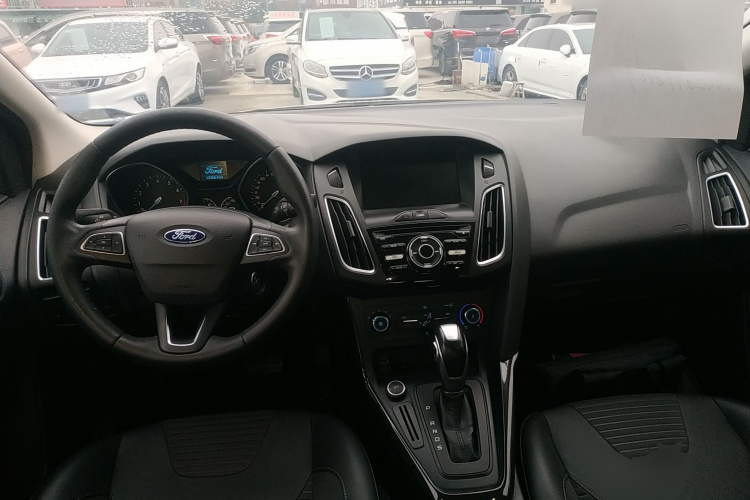 福特 福克斯 2018款 三厢经典 1.6L 自动风尚型智行版中控内饰7002