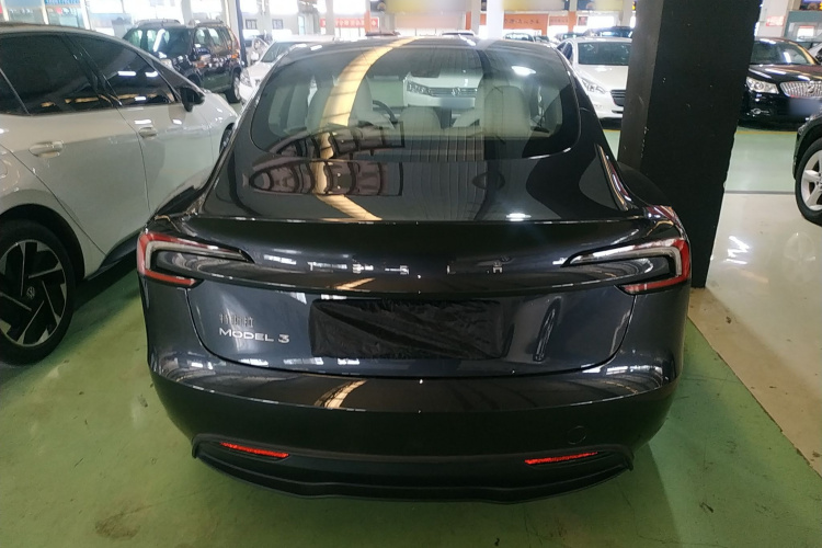 特斯拉 Model 3 2023款 后轮驱动版车身外观6004