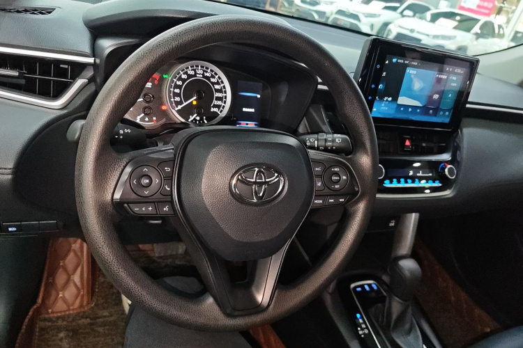 丰田 卡罗拉锐放 2022款 2.0L 精英版中控内饰12