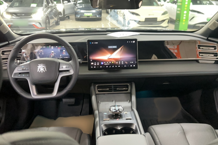 比亚迪 秦L 2025款 DM-i 智驾版 120KM超越型中控内饰7003