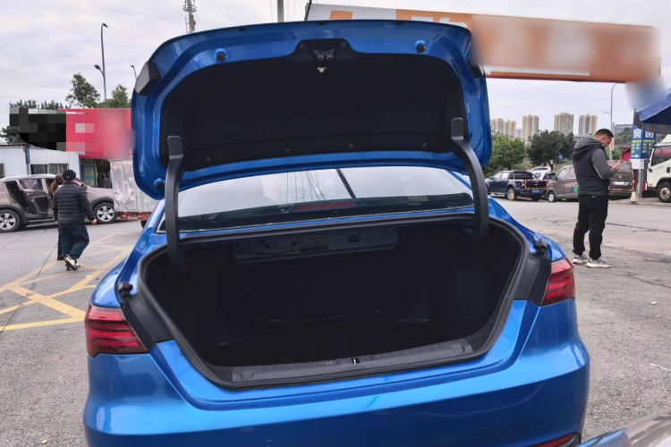 吉利汽车 缤瑞 2019款 200T DCT缤致版机舱底盘23