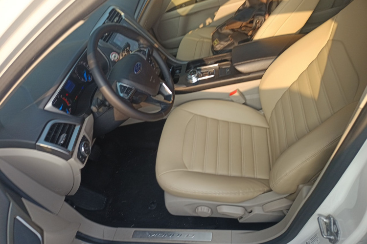 福特 蒙迪欧 2017款 EcoBoost 180 舒适型中控内饰19