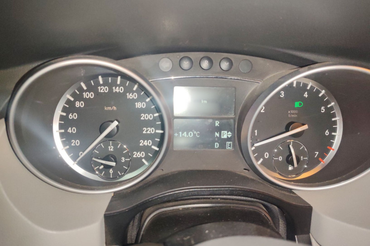 奔驰R级 2010款 R 350 L 4MATIC局部细节14