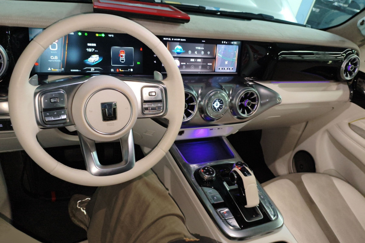 超境汽车 共创坦克300 2021款 2.0T 赛博坦克中控内饰7002