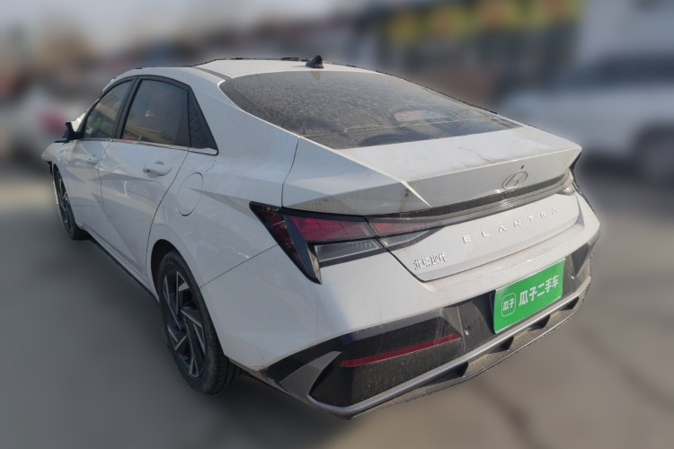 现代 伊兰特 2023款 1.5L CVT GLX精英版车身外观5