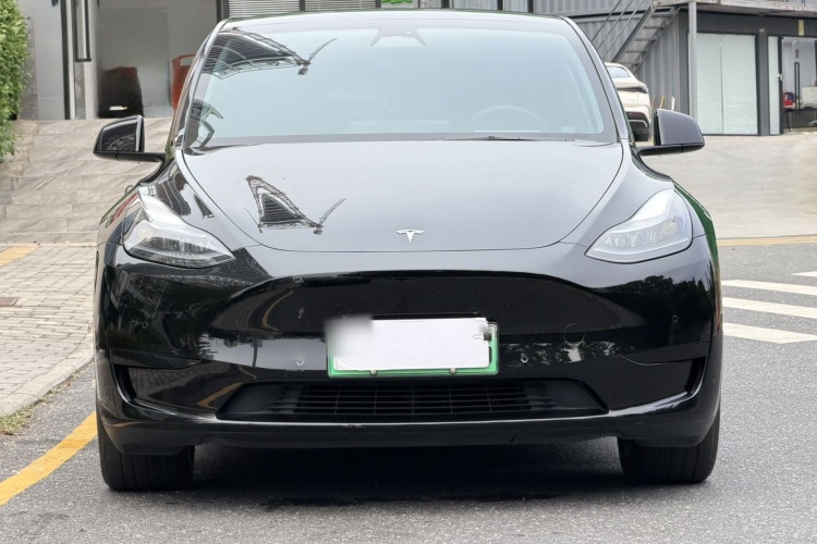 特斯拉 Model Y 2023款 后轮驱动版车身外观2