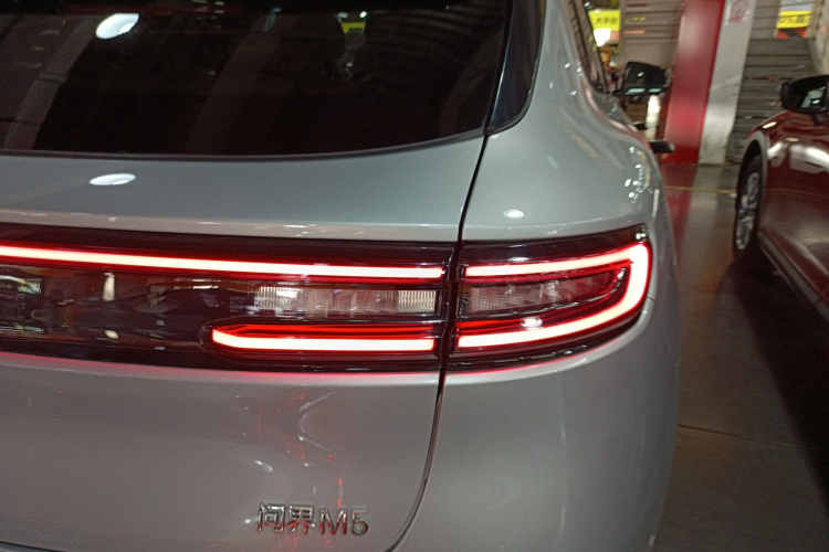 鸿蒙智行 问界M5 2022款 增程四驱至臻版车身外观6006