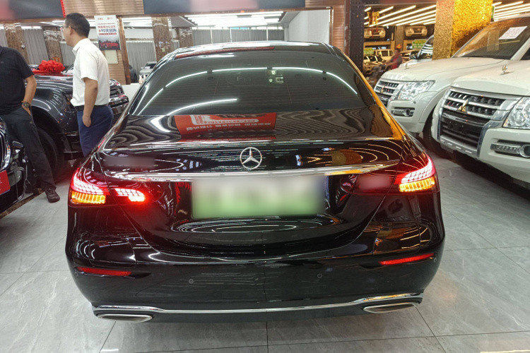 奔驰E级新能源 2022款 改款 E 350 e L 插电式混合动力轿车车身外观6