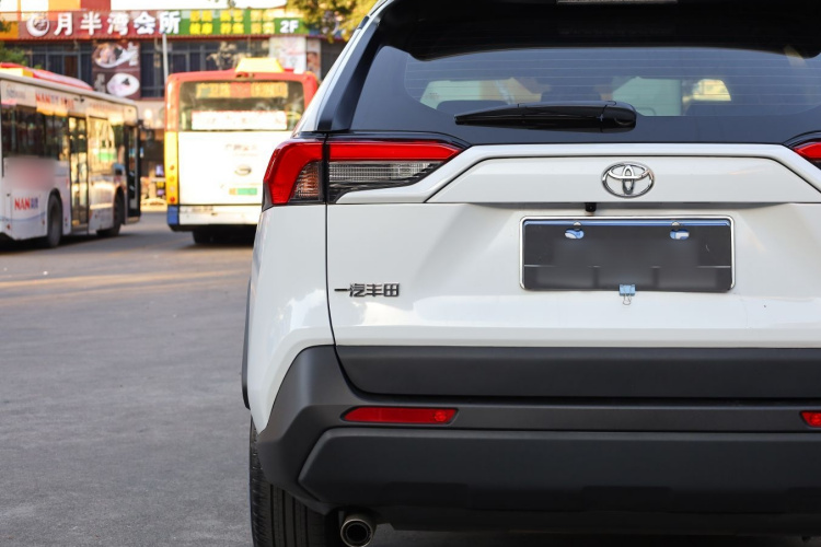 丰田 RAV4荣放 2023款 2.0L CVT两驱都市版车身外观6012
