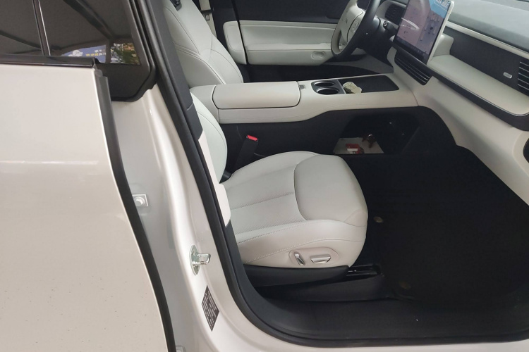 小鹏G6 2023款 580 长续航 Pro局部细节41