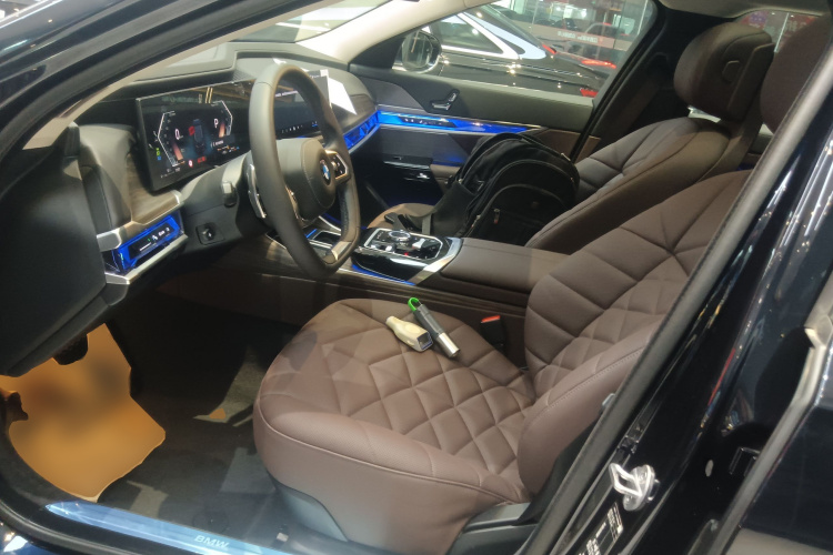 宝马7系 2023款 735Li 豪华套装中控内饰19