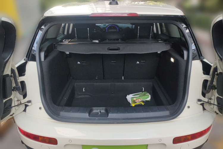 MINI Clubman 2023款 1.5T 白衬衫特别版中控内饰23