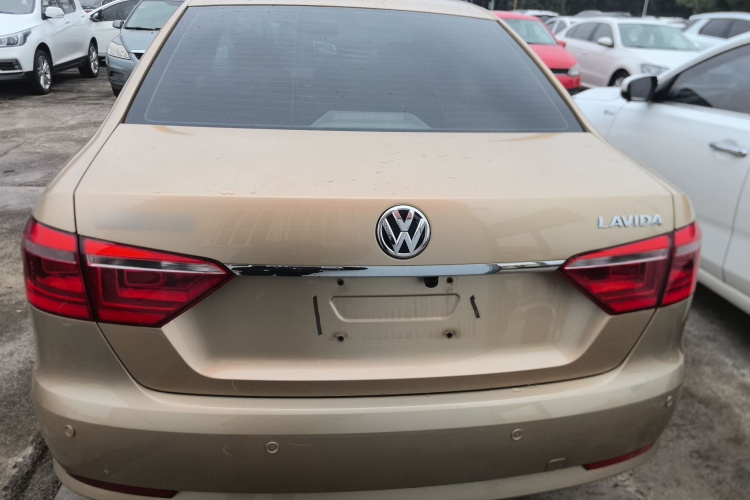 大众 朗逸 2013款 改款经典 1.6L 自动风尚版车身外观6