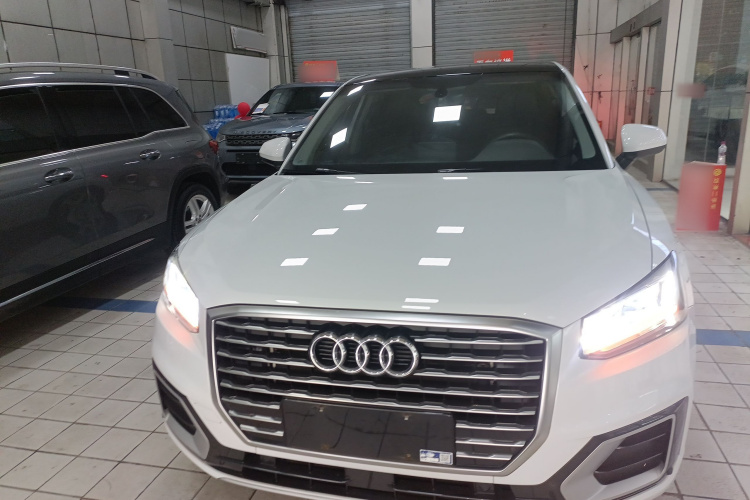 奥迪Q2L 2020款 35 TFSI 时尚致雅型车身外观2