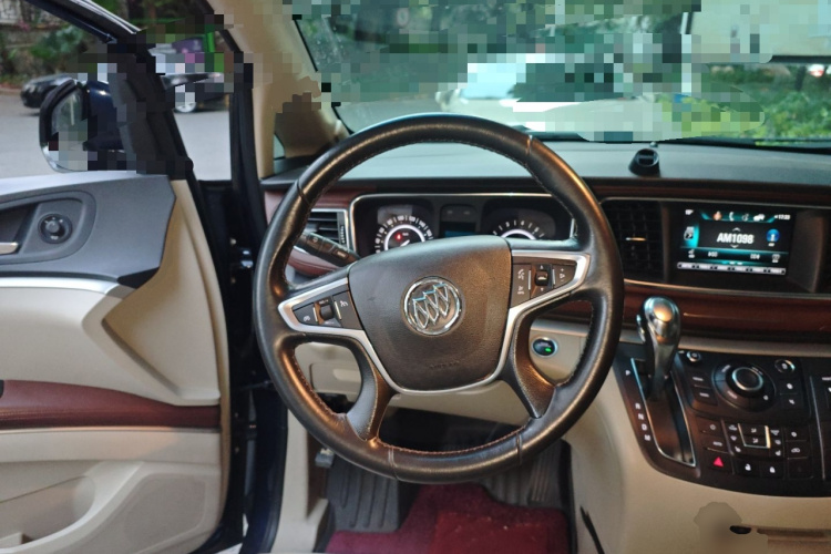 别克GL8 2017款 25S 尊贵型 国V中控内饰13