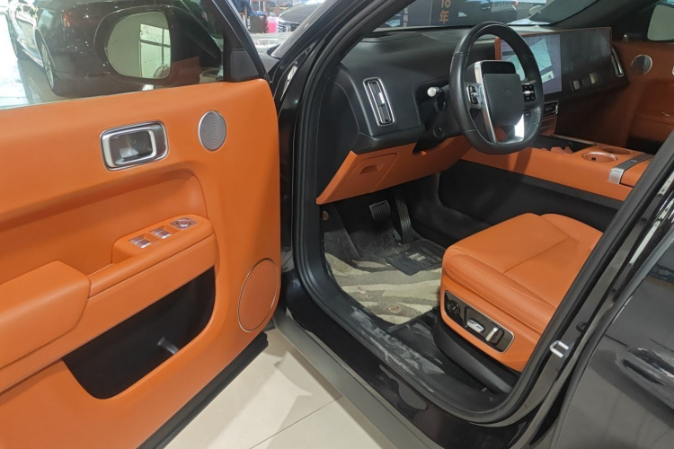 理想汽车 理想L7 2023款 Max中控内饰20