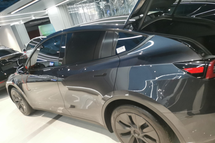 特斯拉 Model Y 2024款 后轮驱动版车身外观4