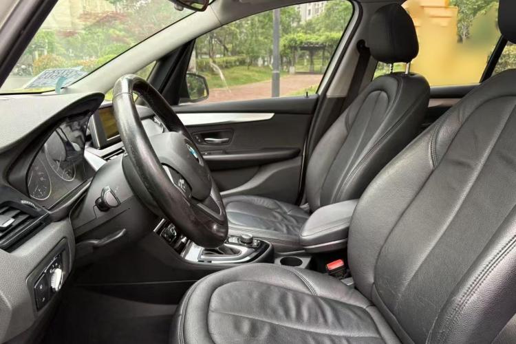 宝马2系多功能旅行车 2015款 218i 领先型中控内饰7001