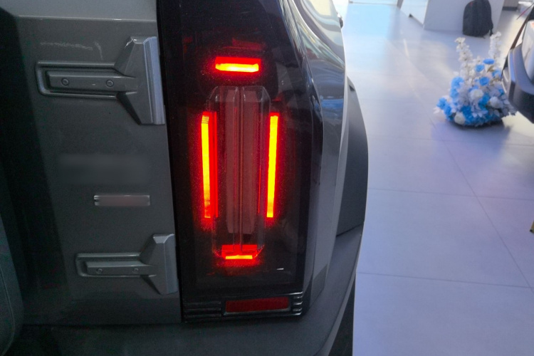 捷途旅行者 2023款 2.0T 四驱穿越PRO+车身外观9