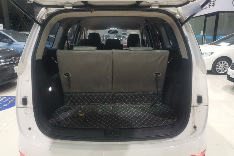 宝骏730 2019款 1.5T CVT时尚型 7座 国VI机舱底盘23
