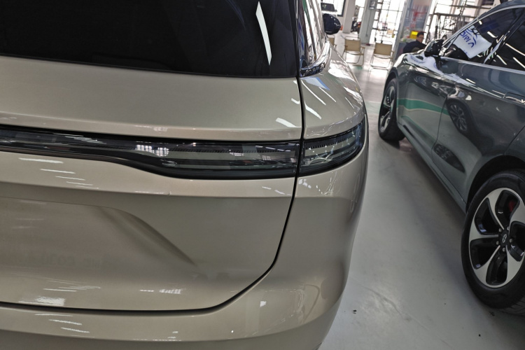 蔚来ES8 2023款 75kWh 行政版车身外观6006