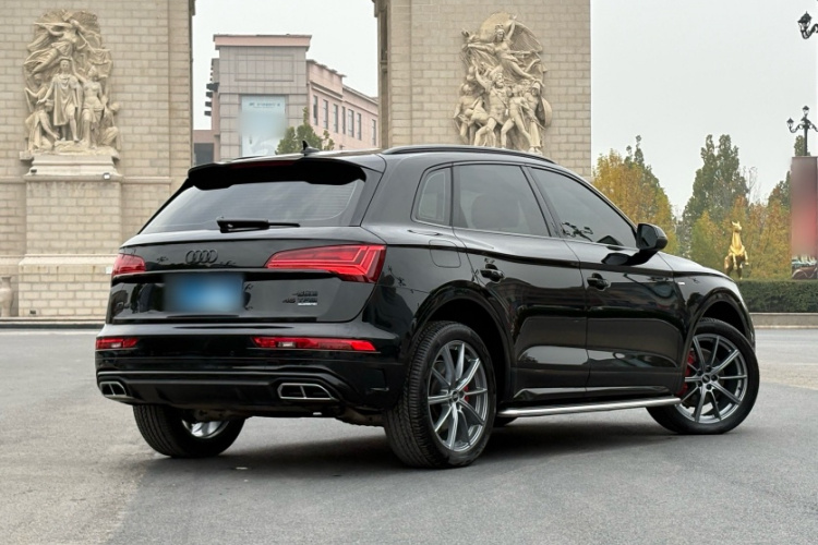 奥迪Q5L 2022款 45T 豪华动感型车身外观6013