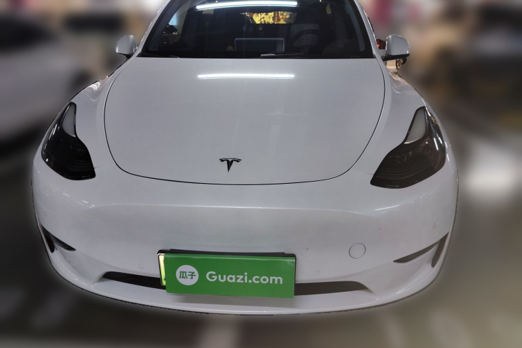 特斯拉 Model Y 2022款 长续航全轮驱动版车身外观2