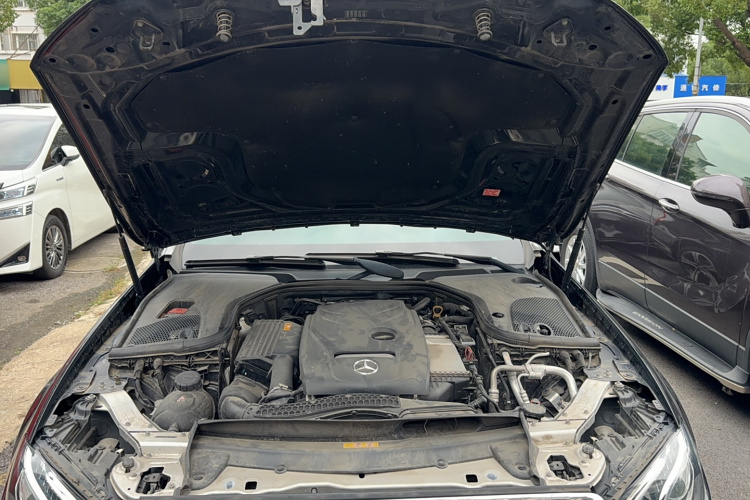 奔驰E级 2019款 E 200 L 运动型局部细节24