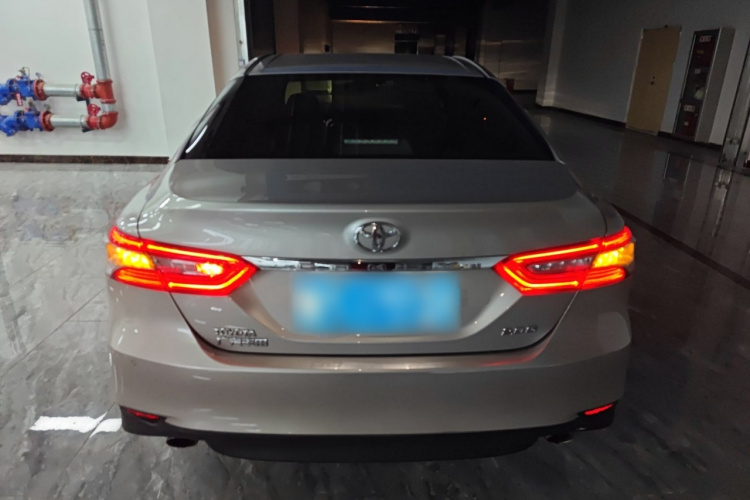 丰田 凯美瑞 2018款 2.0G 豪华版车身外观6