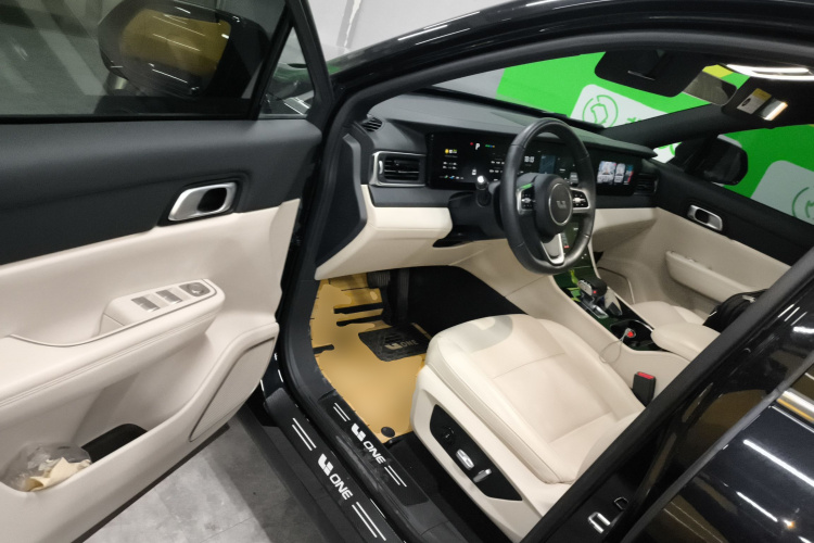 理想汽车 理想ONE 2021款 增程6座版中控内饰7003