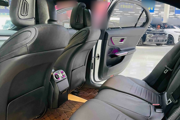 奔驰C级 2024款 改款三 C 260 L 运动版中控内饰7004