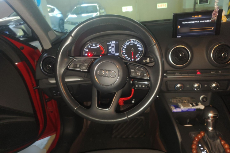 奥迪A3 2018款 30周年年型 Limousine 35 TFSI 进取型中控内饰13