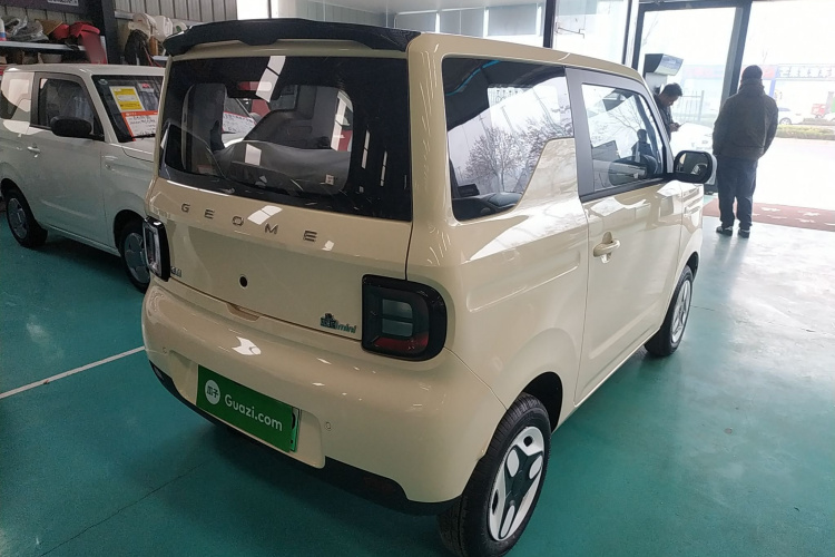 吉利银河 熊猫 2025款 210km 元气熊车身外观7