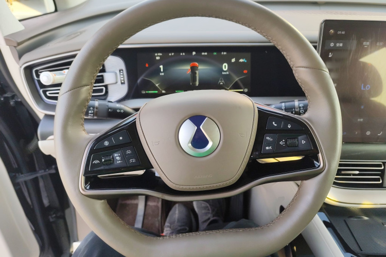 腾势D9 2022款 DM-i 970 四驱旗舰型局部细节13