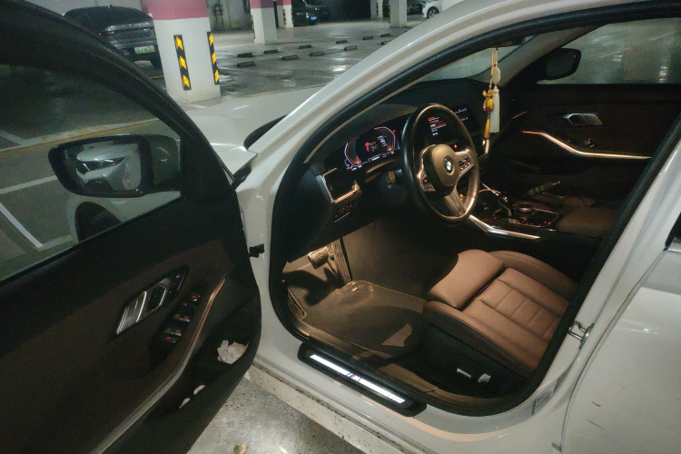 宝马3系 2020款 改款 325Li M运动套装中控内饰20