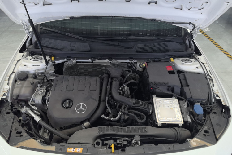 奔驰A级 2020款 改款 A 180 L 运动轿车特殊配置机舱底盘24