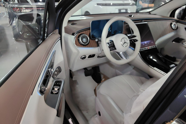 奔驰EQE SUV 2023款 350 4MATIC 先锋版中控内饰20
