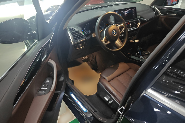 宝马iX3 2022款 领先型中控内饰7003