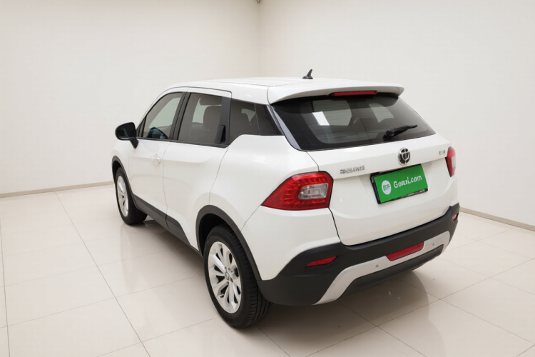 中华V3 2016款 1.5L 手动智能型车身外观5