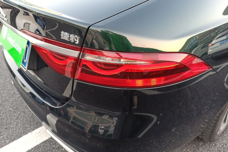 捷豹XFL 2023款 XFL 2.0T P200 两驱精英豪华版车身外观9