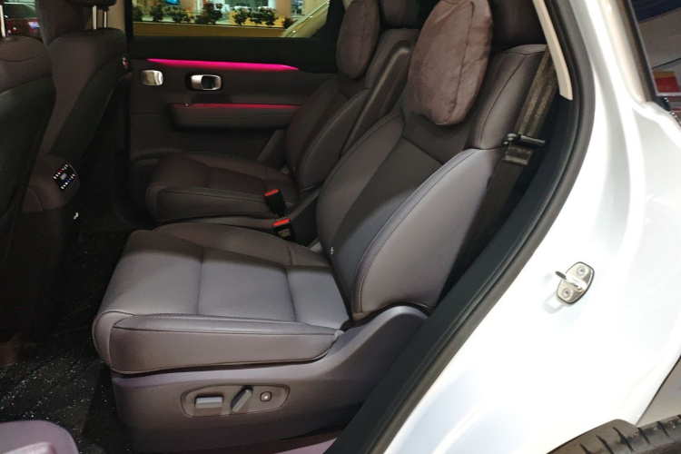 零跑汽车 零跑C16 2026款 增程 280激光雷达智尊版 6座中控内饰7004