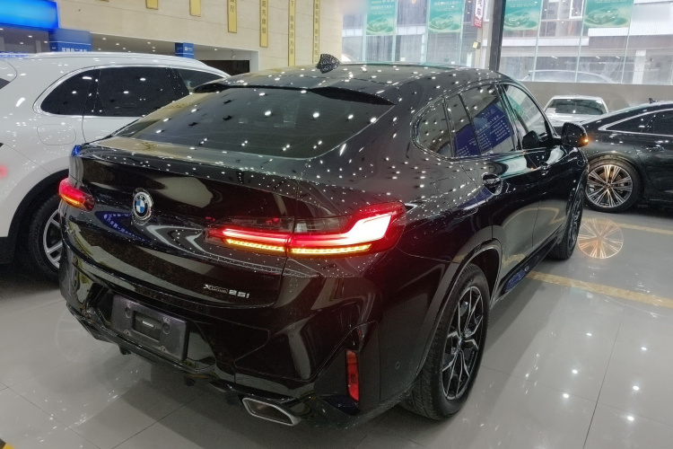 宝马X4 2022款 xDrive 25i M运动套装车身外观7