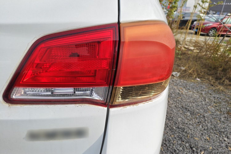 哈弗H6 2016款 升级版 1.5T 手动两驱都市型车身外观9