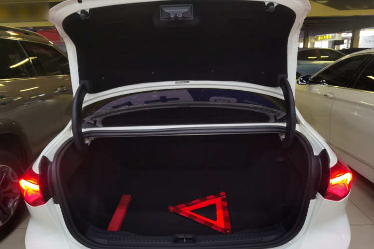 福特 福克斯 2022款 三厢 EcoBoost 180 自动ST Line局部细节23