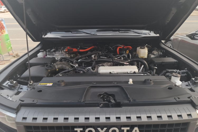 丰田 普拉多 2024款 2.4T 悍野WX版 6座机舱底盘24