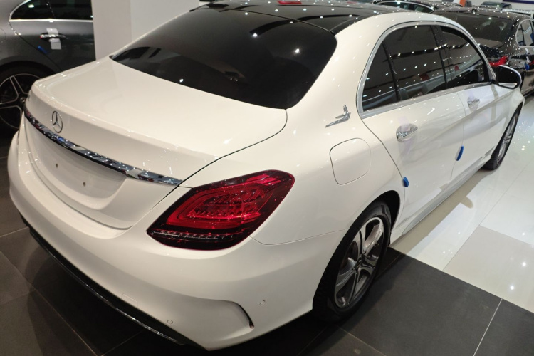 奔驰C级 2021款 C 260 L 运动版车身外观7