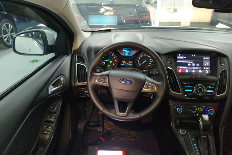 福特 福克斯 2018款 三厢经典 1.6L 自动风尚型智行版中控内饰13