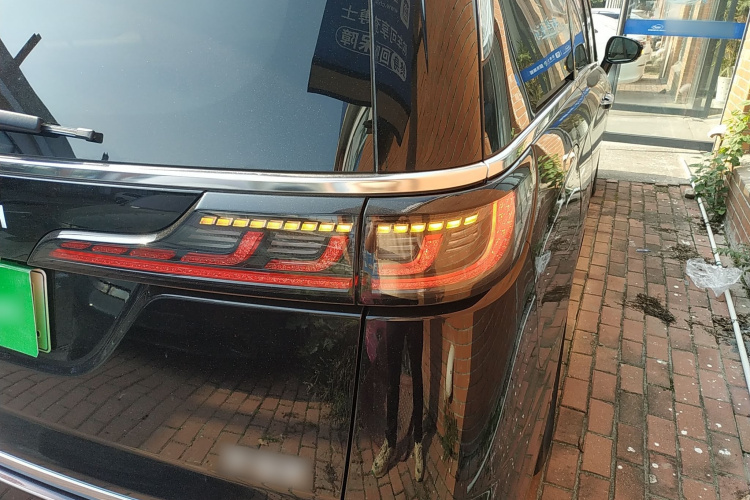 岚图汽车 岚图梦想家 2025款 PHEV 四驱旗舰鲲鹏版车身外观6006