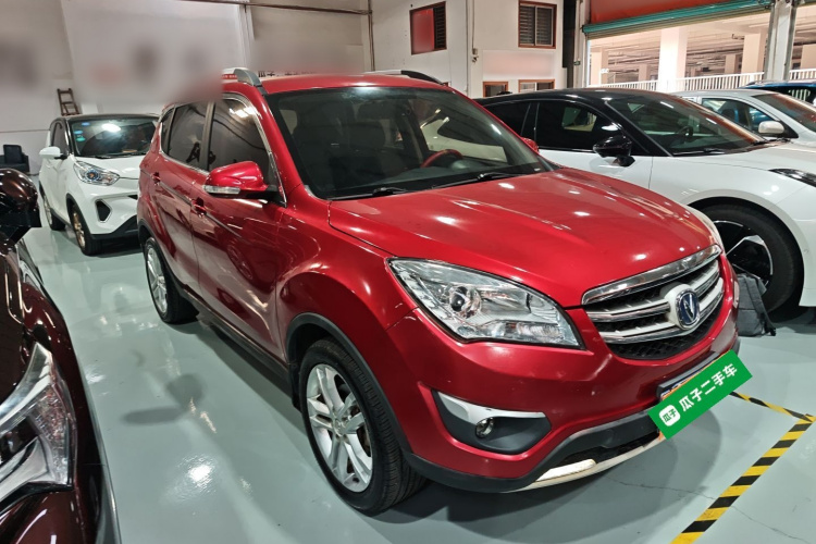 长安CS35 2016款 1.6L 手动豪华型 国V车身外观3